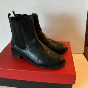 Donald Pliner Boots 7.5